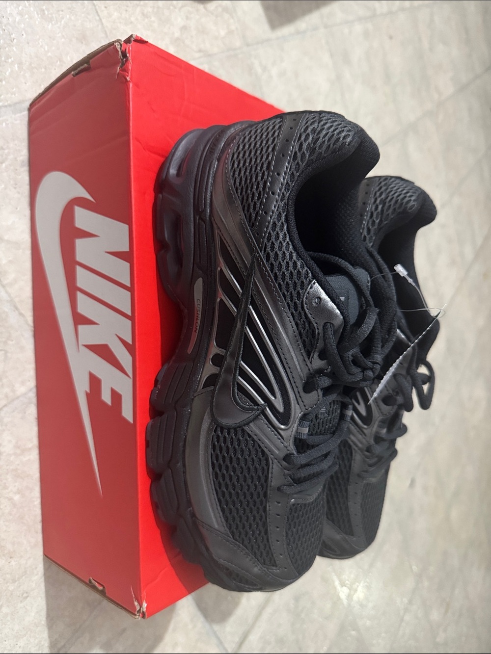 Nike Men’s Black Athletic Mesh Running Sneakers